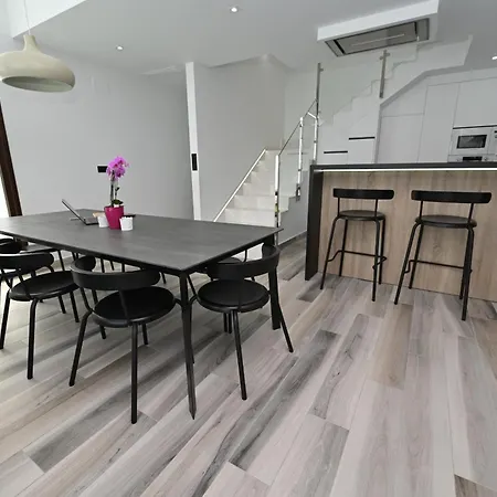House By United Renters Villa