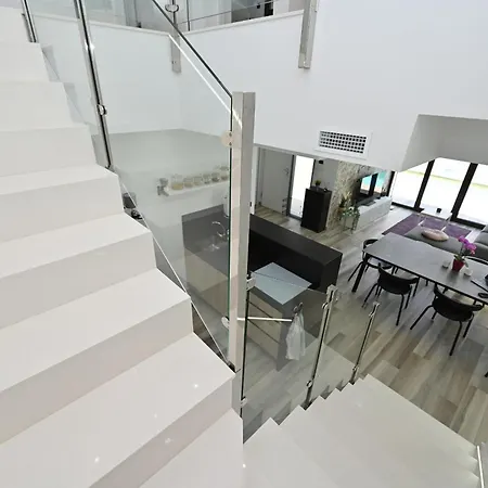 House By United Renters Villa *